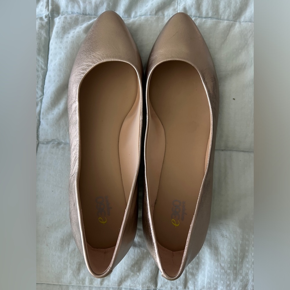 EasySpirit Gold low heel wedges- leather size 10
